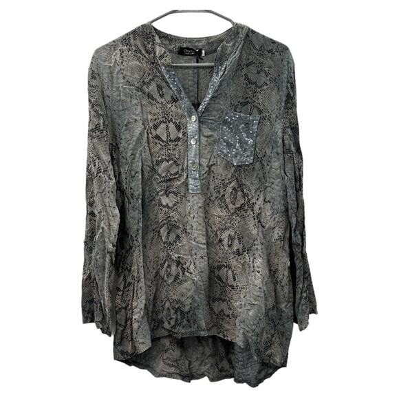 Cherish Made in Italy Gray Snakskin‎ Print Long Sleeve Quarter Button Top Size M - Picture 1 of 9